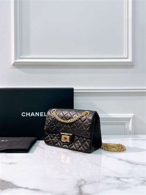 chanel mini 2.55.